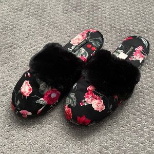 •VICTORIA’S SECRET•Floral Slippers